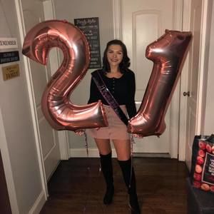 Meet your Posher, Caitlin